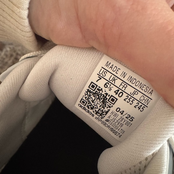 Brand new adidas Ultraboost sneakers size M7/W8.5 - Picture 6 of 6